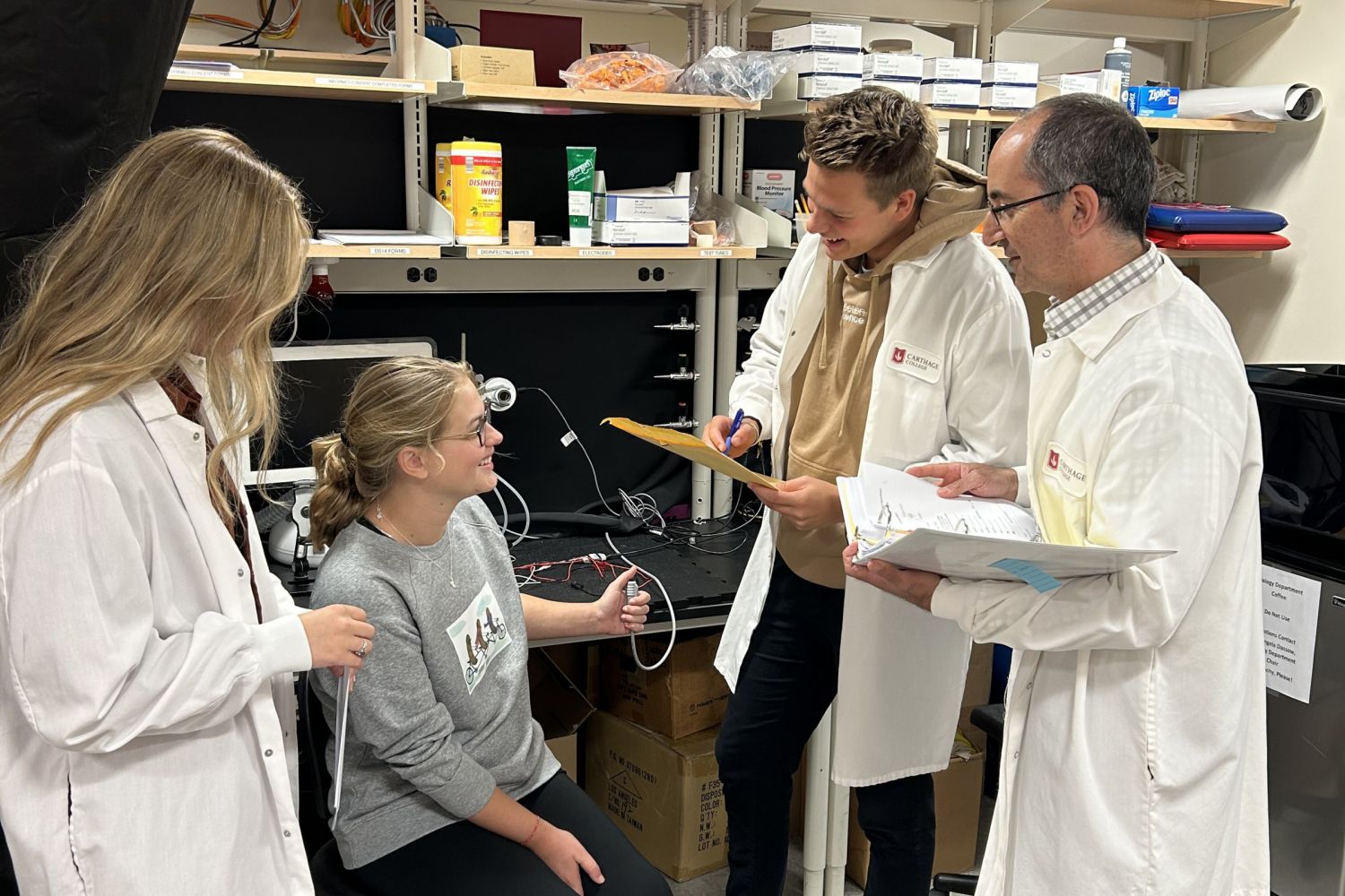 Professor Paul Martino working with biology majors in the neurophysiology laboratory.