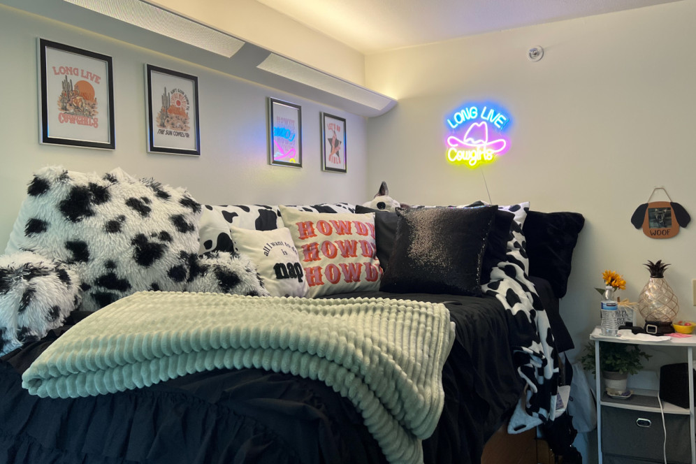 Personalize your bedding in your dorm room. Gianna Pokorney '25