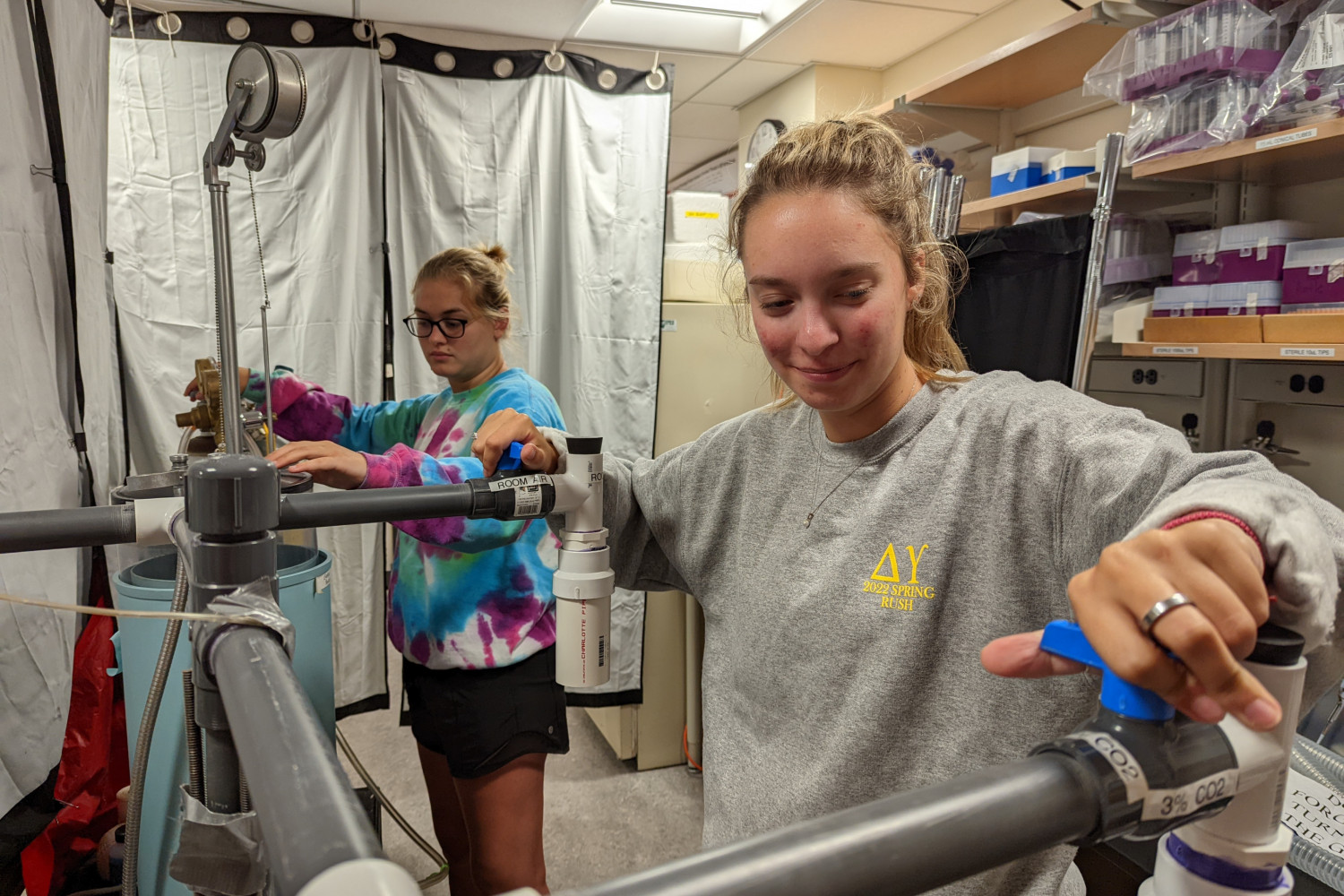 Students mixing CO2 in the Carthage neurophysiology laboratory as part of their Summer Undergradu...