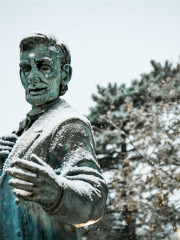 Lincoln statue in the winter.