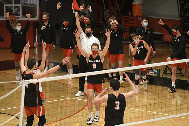 The men's volleyball team competes while wearing masks.