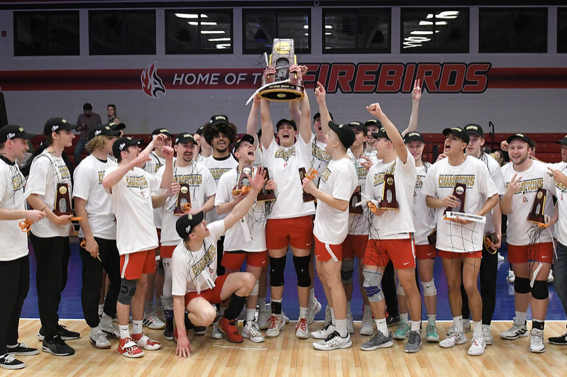 The 2022 men's volleyball team holding the national championship trophy.