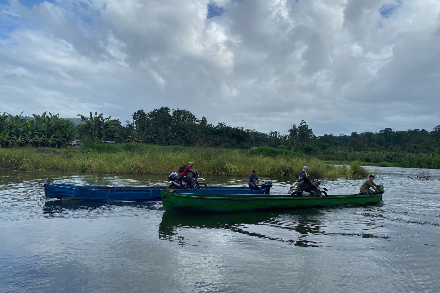 Students travel by river in Costa Rica