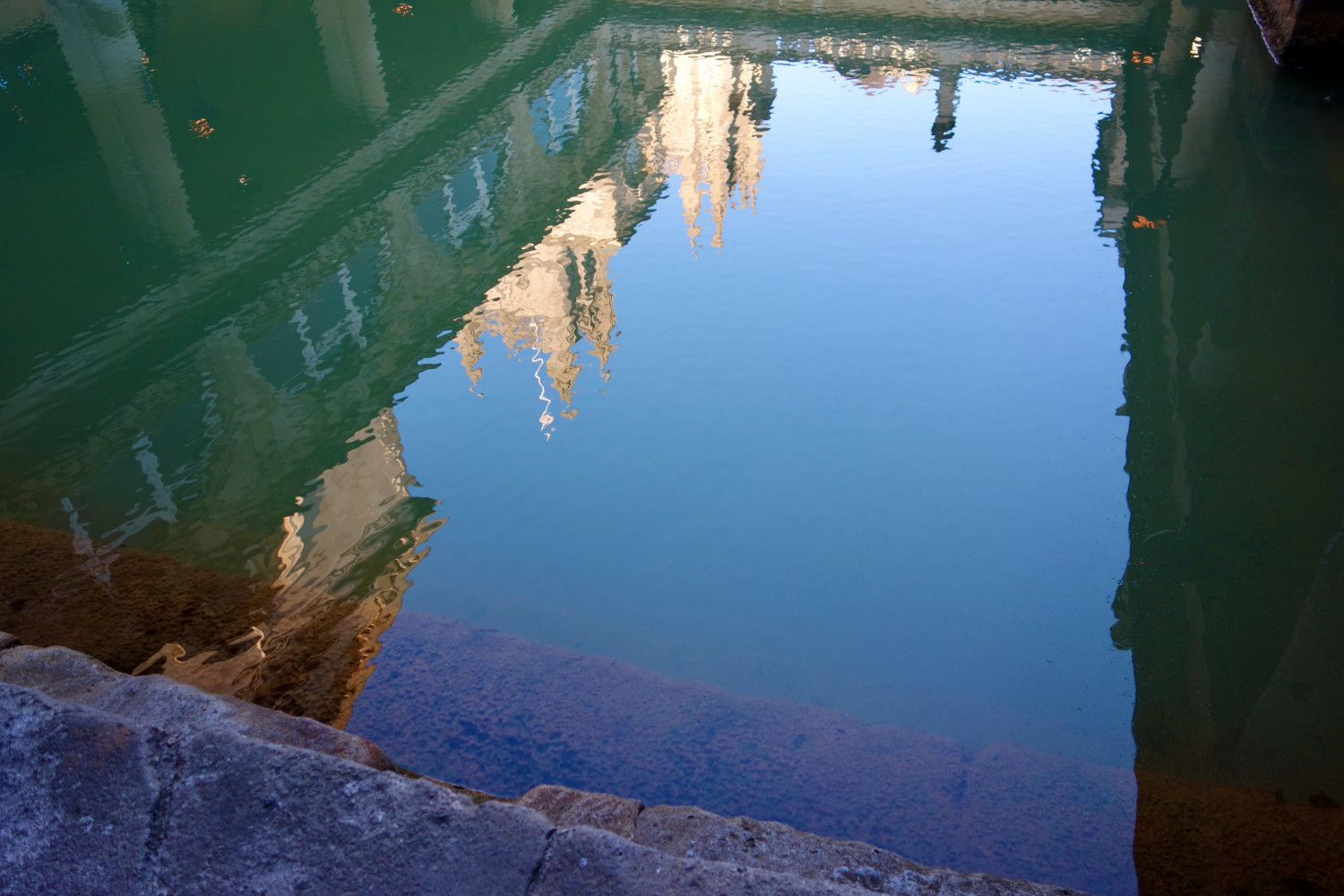 Bath Abbey reflected in a pool at the Roman Baths