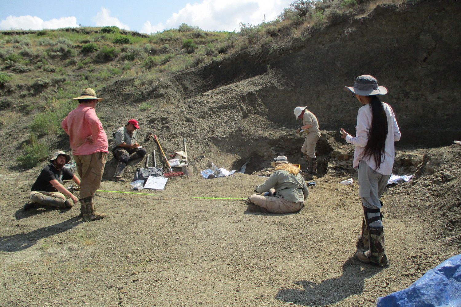 Students in the Field Techniques of Vertebrate Paleontology J-Term course preparing their dig site.