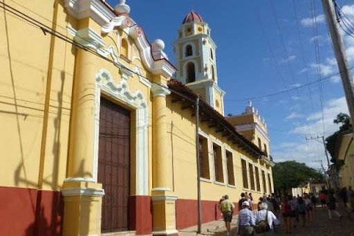A yellow colonial home in Cuba