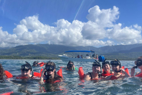 Students snorkeling in Parque Nacional Marino Ballena.