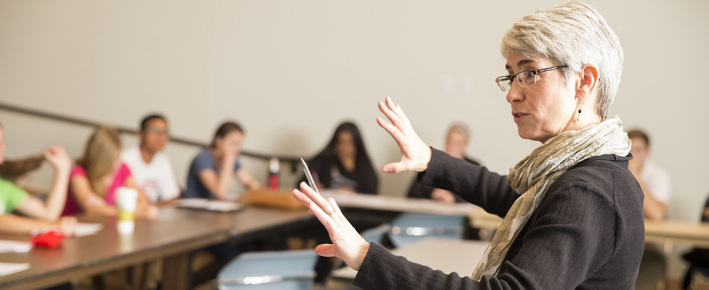 Professor Leslie Cameron teaches a class to students majoring in psychololgy.