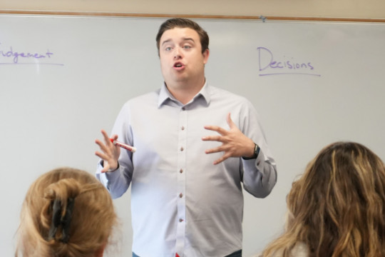 Matt Thome ?17, who works for Southwest Airlines, visits a Crisis Communication class to share pu...