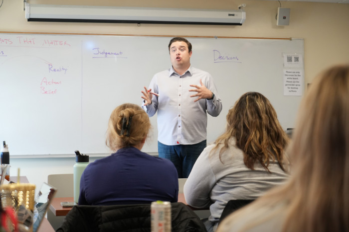Matt Thome ?17, who works for Southwest Airlines, visits a Crisis Communication class to share pu...
