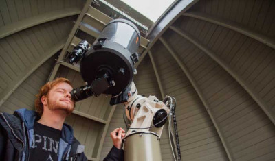 Students using the Griffin Observatory at the Kemper Center campus.